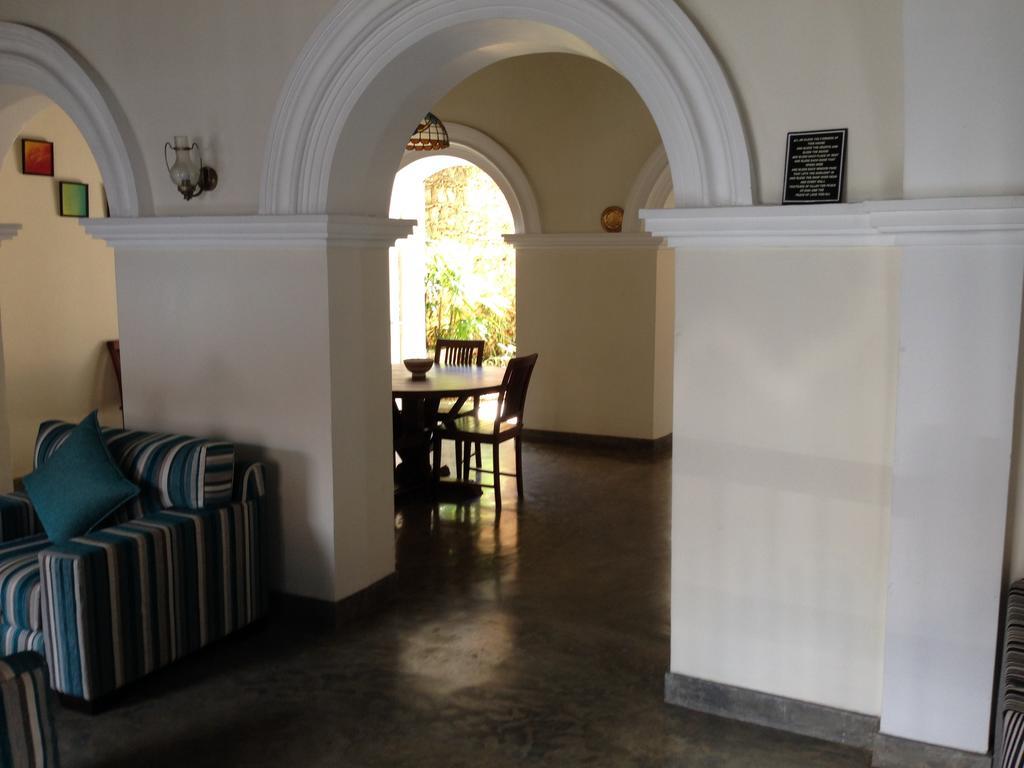 Khalid'S Guest House กอลล์ ภายนอก รูปภาพ