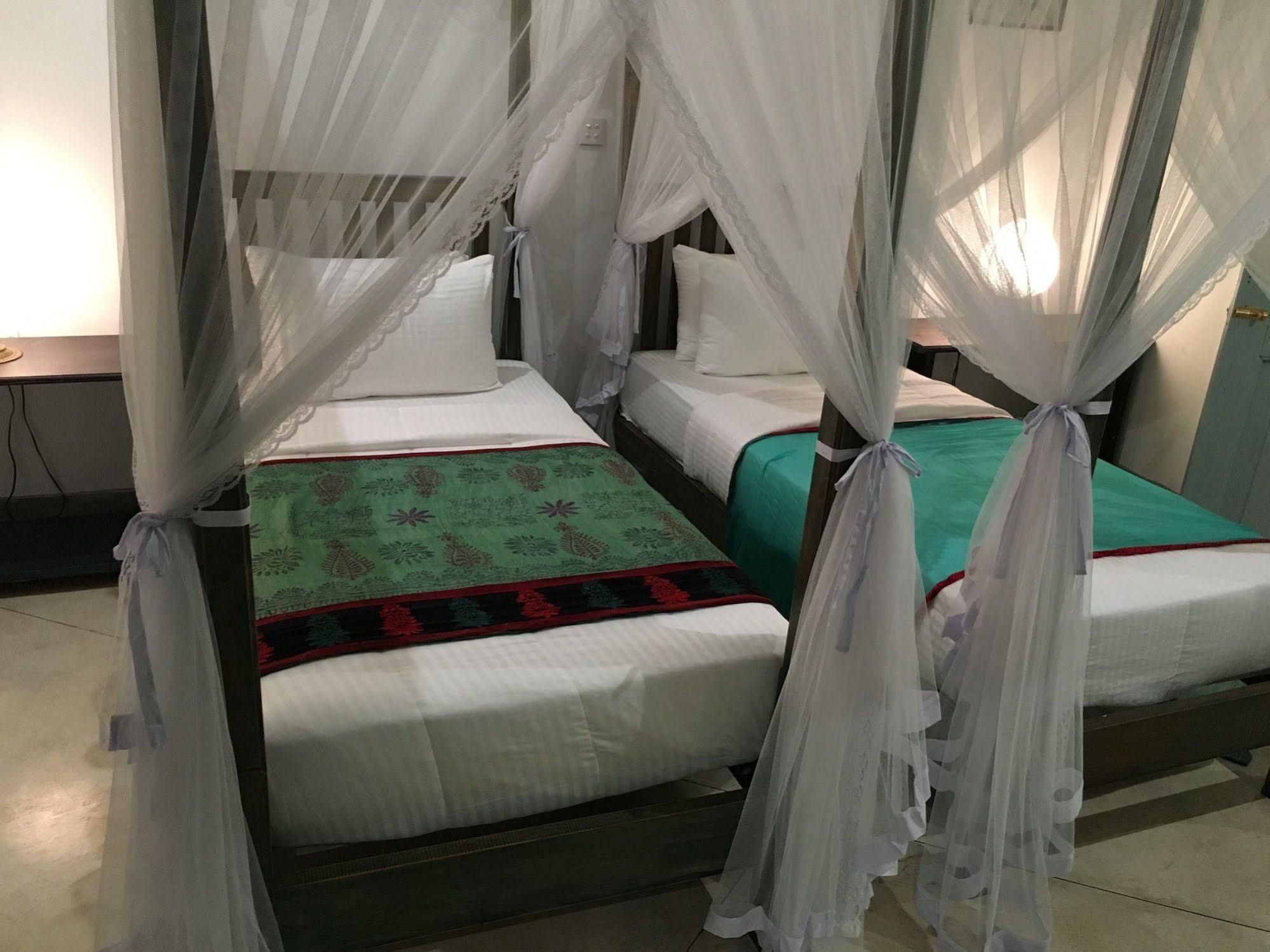 Khalid'S Guest House กอลล์ ภายนอก รูปภาพ