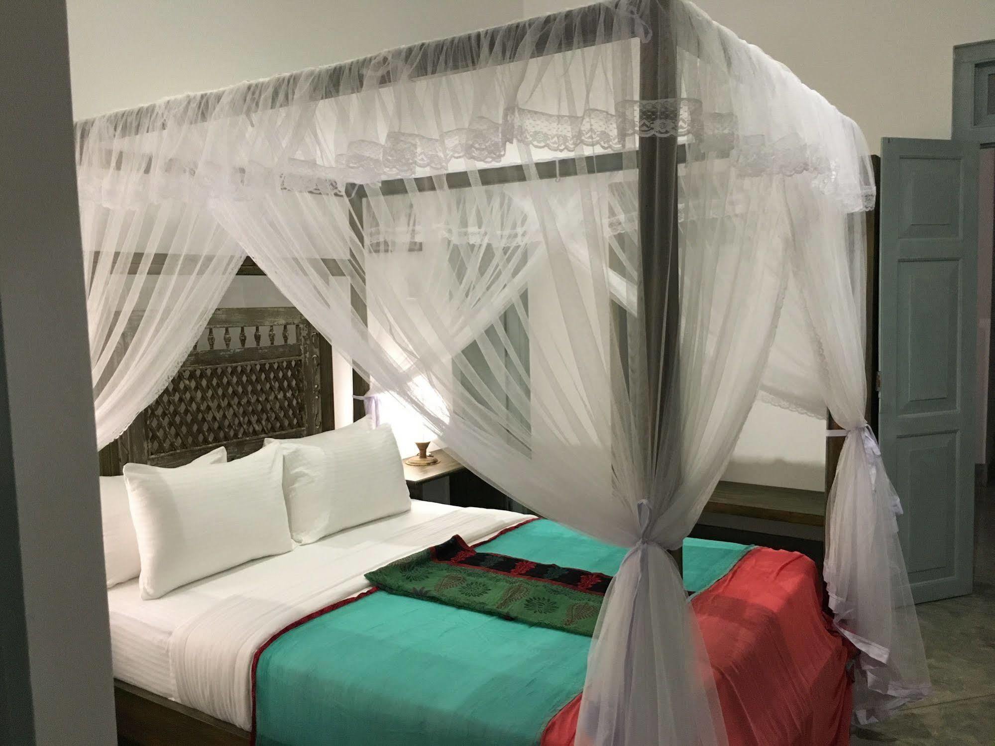 Khalid'S Guest House กอลล์ ภายนอก รูปภาพ