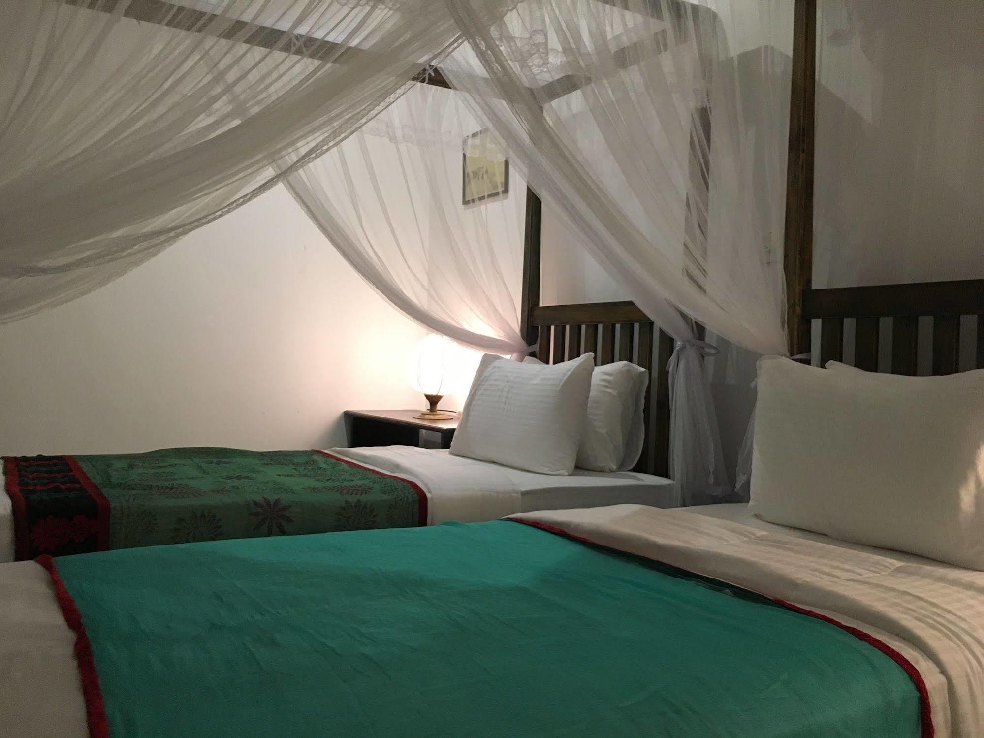 Khalid'S Guest House กอลล์ ภายนอก รูปภาพ