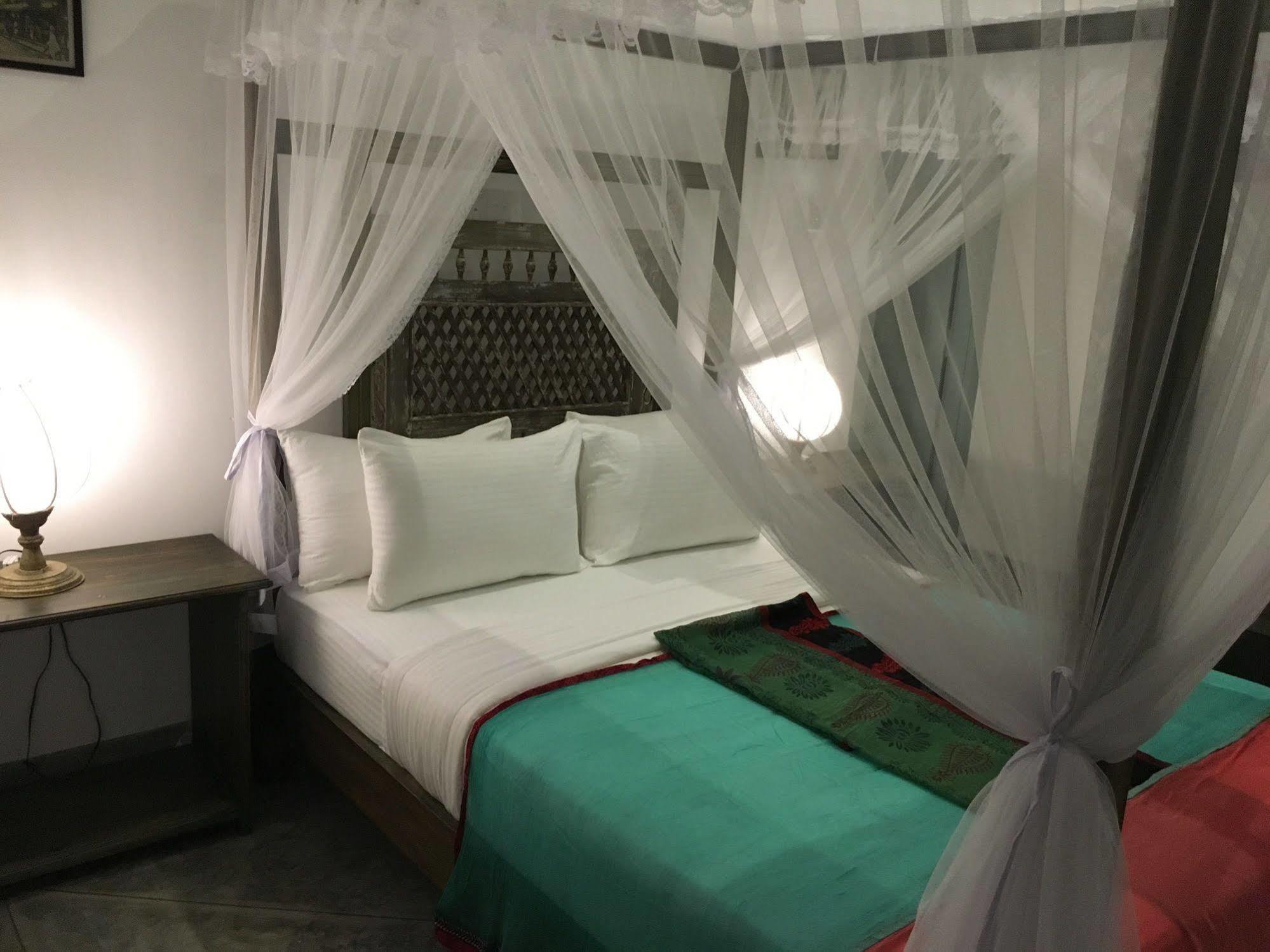 Khalid'S Guest House กอลล์ ภายนอก รูปภาพ